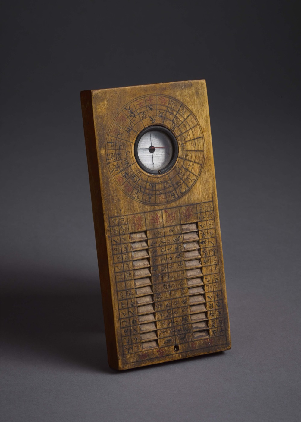 Luopan compass used to determine Kua number